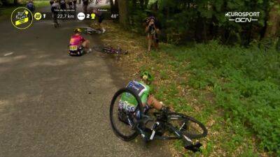‘Disaster!’ – Lorena Wiebes, Lotte Kopecky in nasty crash on high-speed descent at Tour de France Femmes