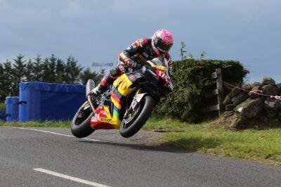 Todd under Armoy lap record in qualifying