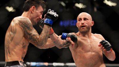 Volkanovski beats Holloway for 3rd time to defend featherweight title at UFC 276