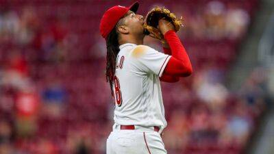 Seattle Mariners finalizing deal with Cincinnati Reds for Luis Castillo, sources say