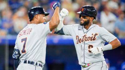 Willi Castro helps Tigers even series with Blue Jays