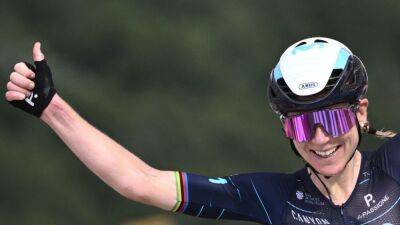 Women’s Tour de France: Annemiek van Vleuten takes yellow jersey with dominant solo ride