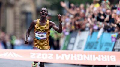 Commonwealth Games: Kiplangat takes wrong turn on way to marathon gold