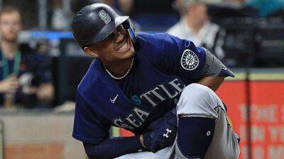 Seattle Mariners' Julio Rodriguez lifted in 9th; pinch-hitter Abraham Toro plays hero