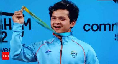 CWG 2022: Young weightlifter Jeremy Lalrinnunga wins India's second gold medal in Birmingham with record total lift of 300kg - timesofindia.indiatimes.com - India - Birmingham - Nigeria - Samoa