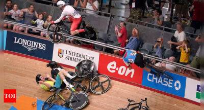 Matt Bostock - Cyclists and spectators hurt in horror crash at Commonwealth Games - timesofindia.indiatimes.com - Britain - London -  Tokyo - Birmingham - Isle Of Man