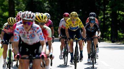 Annemiek van Vleuten suffers mechanical, gets distanced and changes bike three times at Tour de France Femmes