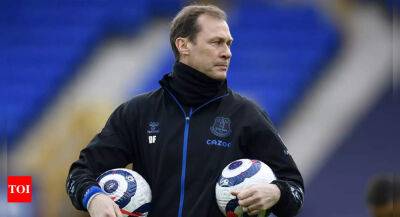 Rafa Benitez - Duncan Ferguson - Frank Lampard - Carlo Ancelotti - Ferguson makes 'difficult' decision to leave Everton - timesofindia.indiatimes.com