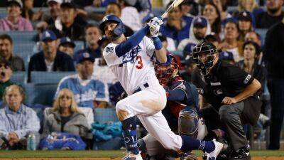 Los Angeles Dodgers OF Chris Taylor out with left foot fracture