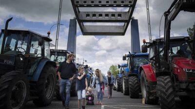 Dutch farmers and fishermen block roads to protest new emissions rules