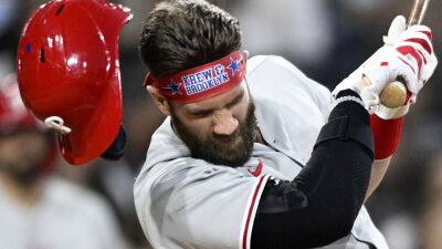 Phillies' Bryce Harper has pins inserted into broken thumb, vows return this season