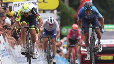 Tour de France: Simon Clarke sprints to Stage 5 win on chaotic day of incident on the cobbles - eurosport.com - France - Australia - Israel - county Clarke