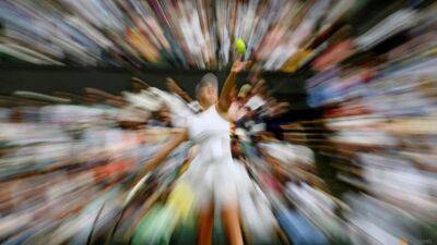 Simona Halep - Serena Williams - Amanda Anisimova - Halep harnesses spirit of 2019 to race into Wimbledon semis - channelnewsasia.com - Usa - Romania - county Williams