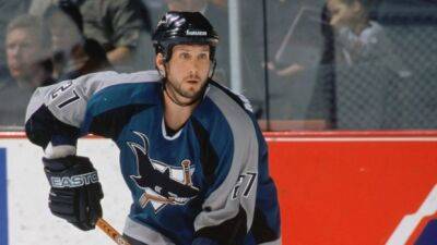 Longtime NHL defenceman Marchment dead at 53