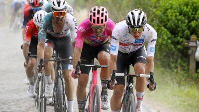 Robbie McEwen says Alberto Bettiol's tactic of pulling for Tadej Pogacar in Stage 5 was 'horrendous'