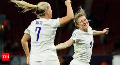 Fran Kirby - Lauren Hemp - Manuela Zinsberger - Ellen White - Record crowd sees England women off to winning start at Euro 2022 - timesofindia.indiatimes.com - Manchester - Netherlands
