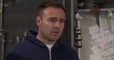 ITV Coronation Street fans distracted as they spot message in Tyrone and Fiz scenes - manchestereveningnews.co.uk