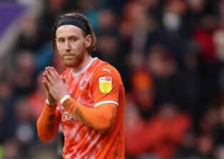 Neil Critchley - Michael Appleton - “I think Bowler will go if there is an offer of £2m or more” – Blackpool fan pundit gives his verdict on 23-year-old’s future - msn.com