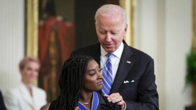 Simone Biles, Megan Rapinoe among 17 to receive Presidential Medal of Freedom