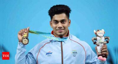 Mirabai Chanu - CWG 2022: From tailoring to lifting weights, Achinta Sheuli scripts his own success story - timesofindia.indiatimes.com - India - Birmingham - Malaysia -  Tashkent