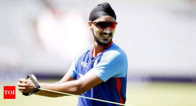 Daniel Vettori - Bhuvneshwar Kumar - Arshdeep Singh - Bhuvneshwar Kumar impressed by Arshdeep Singh's maturity - timesofindia.indiatimes.com - Australia - New Zealand - India