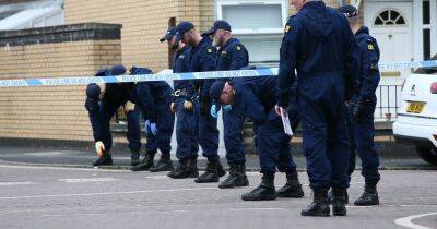 Moss Side - Gunman still on the loose after teenage girl shot in the street - manchestereveningnews.co.uk - Manchester