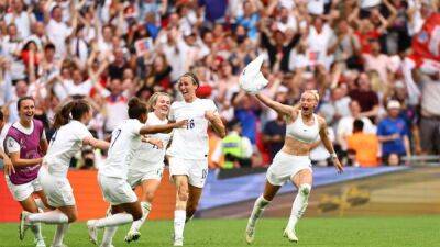 Chloe Kelly - Brandi Chastain - 'I see you': Chastain gives thumbs up to Kelly celebration after Wembley winner - channelnewsasia.com - Germany - Usa - China
