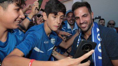Cesc Fabregas: Ex-Arsenal, Barcelona and Chelsea midfielder joins Serie B club Como as player and part-owner - eurosport.com - Spain