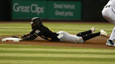 Dropped call -- Pirates infielder Rodolfo Castro has phone fly from back pocket during slide into third