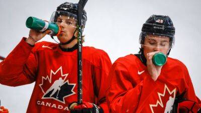 After skate blows up, Ostapchuk moves up Canada's lineup - tsn.ca - Sweden - Canada - Latvia -  Ottawa