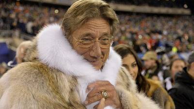 PETA asks Joe Namath to donate iconic mink coat 'instead of trying to squeeze a few more dollars' from auction