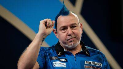 Peter Wright undergoing surgery to have gallbladder removed