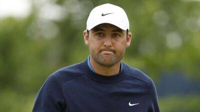 Cameron Smith - Scottie Scheffler - Scottie Scheffler causes controversy by walking over Cameron Smith's line, fans divided over move - eurosport.com