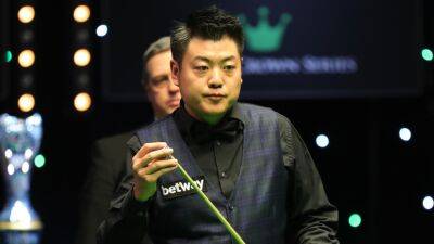 'Bang out of order' - Liang Wenbo criticised for questioning referee during loss to Dean Young at British Open