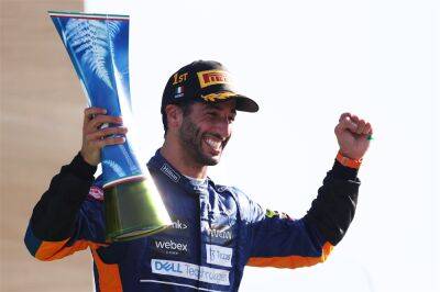 Sebastian Vettel - Esteban Ocon - Fernando Alonso - Grand Prix - Daniel Ricciardo - Oscar Piastri - Interview: Jean Alesi backs Daniel Ricciardo to win in F1 again as he reflects on McLaren/Piastri saga - givemesport.com - Britain - Manchester - France - Australia