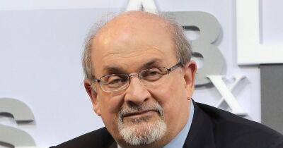 Salman Rushdie attacked on stage at US event - manchestereveningnews.co.uk - Usa - New York -  New York - Iran