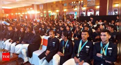 IOA felicitates CWG medal winners with cash awards