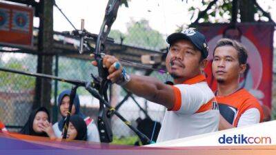 Berkunjung ke Lapak Bubur Bang Udin, Juara Panahan ASEAN Para Games 2022 - sport.detik.com - Indonesia -  Jakarta