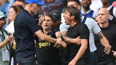 Thomas Tuchel - Antonio Conte - Harry Kane - Anthony Taylor - Thomas Tuchel and Antonio Conte pulled apart as tempers flare at Chelsea - in pictures - thenationalnews.com