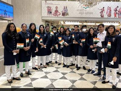 Commonwealth Games Indian Contingent Meets PM Narendra Modi At His Home