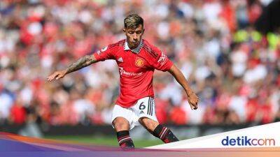 Anthony Martial - Paul Pogba - Jadon Sancho - Alex Ferguson - Harry Maguire - Raphael Varane - Donny Van-De-Beek - Angel Di-Maria - Eric Bailly - Lisandro Martínez - Sir Alex Ferguson - Dear MU, Kebijakan Transfermu Itu Kacau Balau - sport.detik.com - Manchester -  Sancho - county Morgan