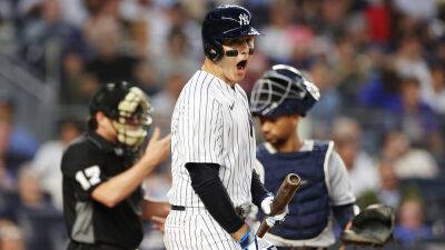 Yankees' Anthony Rizzo throws tantrum in dugout after questionable call