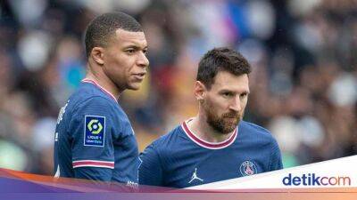 Lionel Messi - Kylian Mbappe - Viral Video Messi Ditabrak Mbappe, Ekspresinya... - sport.detik.com