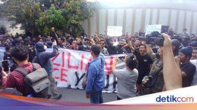 Persis Solo - Suporter Persis Solo Desak Jacksen Tiago Mundur - sport.detik.com - Brazil