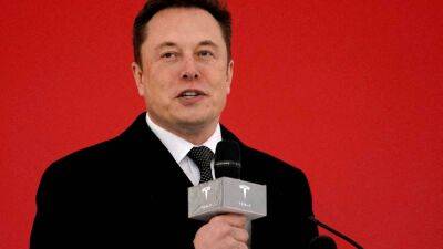 Elon Musk - Elon Musk tweets he is ‘buying Manchester United' - thenationalnews.com - Britain - Manchester - Usa