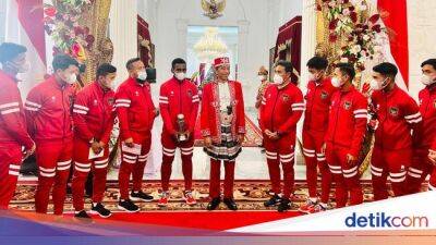 Mochamad Iriawan - Joko Widodo - Iwan Bule - Bima Sakti - Timnas Indonesia U-16 Upacara Bendera di Istana Merdeka - sport.detik.com - Indonesia -  Jakarta - Vietnam