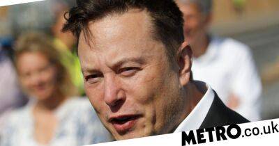 Elon Musk clarifies comments claiming he is buying Manchester United from the Glazers