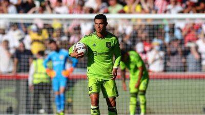Cristiano Ronaldo - Ronaldo cautioned for slapping young fan's phone - channelnewsasia.com - Manchester