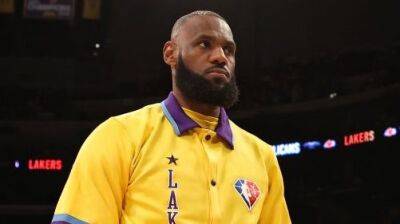 Report: LeBron agrees to 1+1 max extension to remain with Lakers