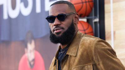 LeBron James inks 2-year extension with Lakers, to make NBA history: reports